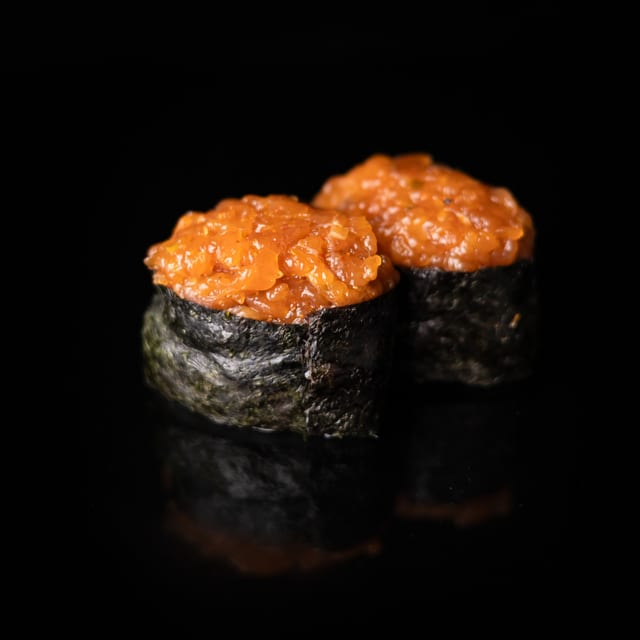 Gunkanmaki Salmon Tartare.